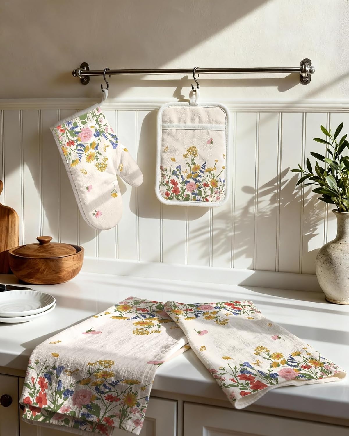 image:imageMiss Adola 270 GSM Cotton Kitchen Towels Oven Mitt and Pot Holder 4 Pack Kitchen Decor and Accessories Set Cute Farmhouse Boho Quilted Lining Heat Resistant Set with Hanging Loop Black MushroomRetro Flower